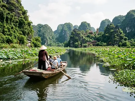 Yen Stream Sampan Ride