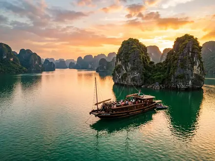 Ha Long Bay Overnight Cruise