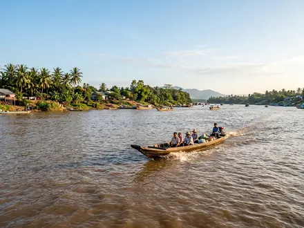 Phnom Penh Speedboat Crossing