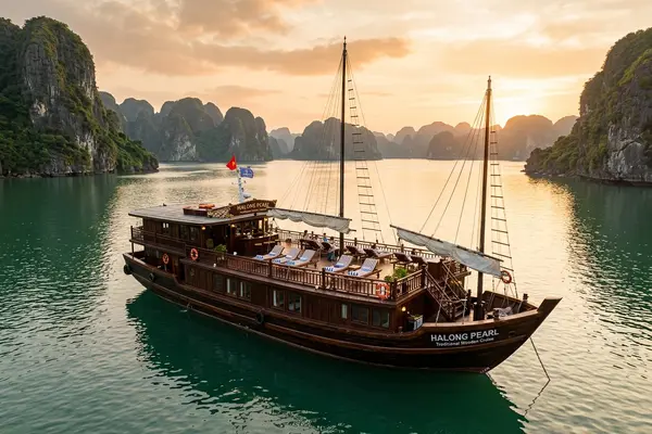 Paradise Elegance Cruise on Ha Long Bay